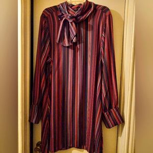 Stripped dress with tie